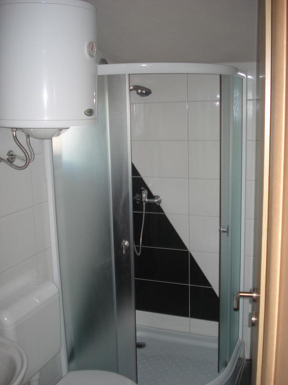 Apartments Niko Vir Værelse billede